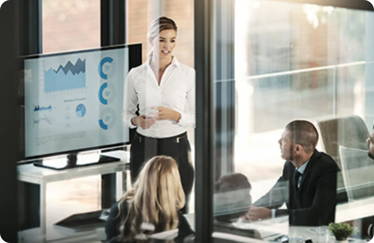 A lady educating her students through her presentation.
